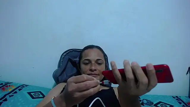 Snapshot of GiveLove1 chatting on 01/05/25, 01:45 GiveLove1 online show from 01/05/25, 01:45