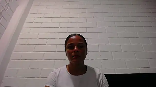 Snapshot of GiveLove1 chatting on 03/04/25, 02:27 GiveLove1 online show from 03/04/25, 02:27