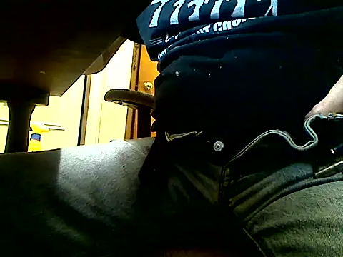 markluvskitty online show from 12/17/25, 01:39