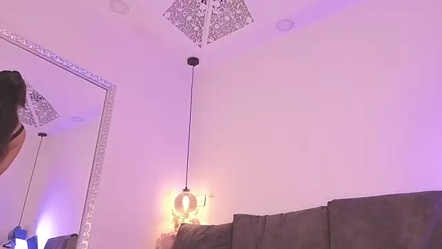 Isabella francoo online show from 12/20/25, 12:01