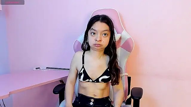 Snapshot of CharlotteMuller chatting on 11/11/25, 07:36 CharlotteMuller online show from 11/11/25, 07:36