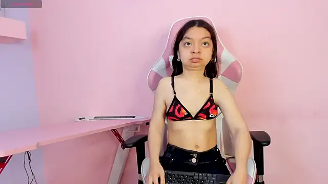 Snapshot of CharlotteMuller chatting on 11/20/25, 07:35 CharlotteMuller online show from 11/20/25, 07:35