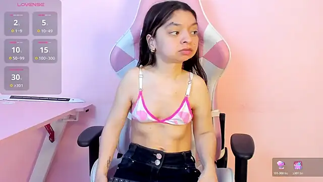 Snapshot of CharlotteMuller chatting on 11/22/25, 08:30 CharlotteMuller online show from 11/22/25, 08:30