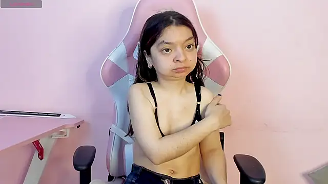 Snapshot of CharlotteMuller chatting on 11/26/25, 07:59 CharlotteMuller online show from 11/26/25, 07:59