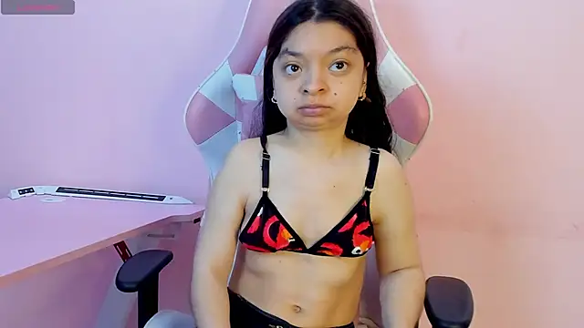 Snapshot of CharlotteMuller chatting on 11/30/25, 08:13 CharlotteMuller online show from 11/30/25, 08:13