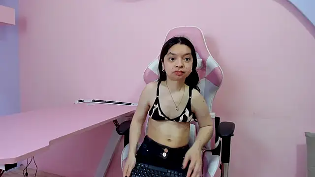 Snapshot of CharlotteMuller chatting on 12/03/25, 07:56 CharlotteMuller online show from 12/03/25, 07:56