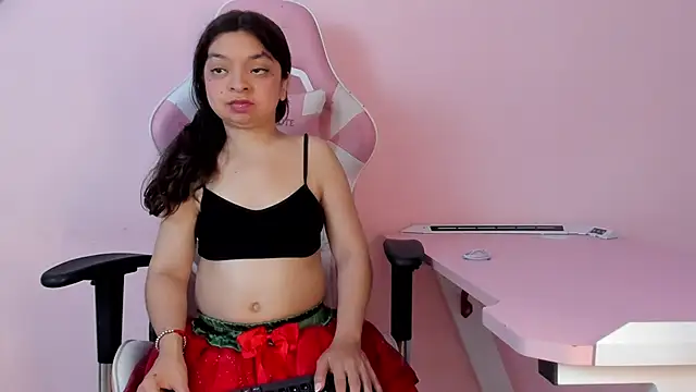 Snapshot of CharlotteMuller chatting on 02/18/26, 08:05 CharlotteMuller online show from 02/18/26, 08:05