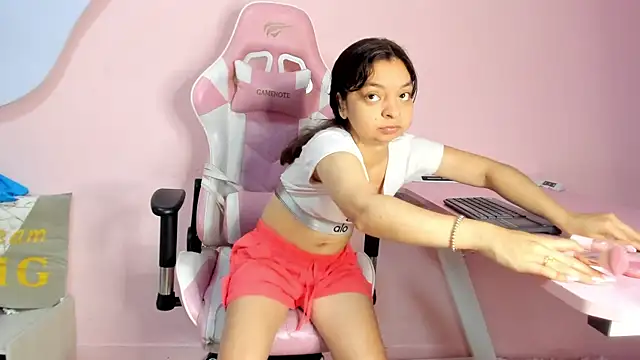 Snapshot of CharlotteMuller chatting on 02/20/26, 08:31 CharlotteMuller online show from 02/20/26, 08:31