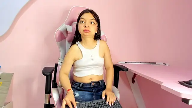 Snapshot of CharlotteMuller chatting on 02/21/26, 07:37 CharlotteMuller online show from 02/21/26, 07:37