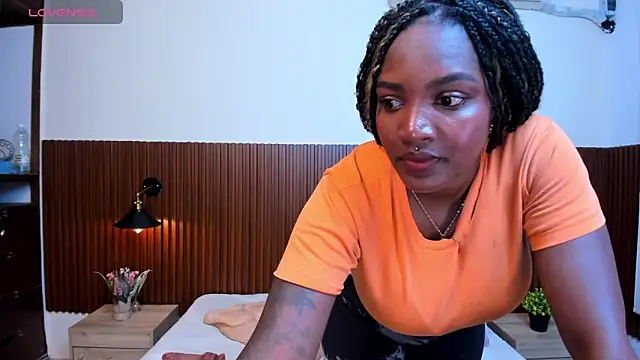 Snapshot of chanel_brunette chatting on 02/13/25, 05:54 chanel brunette online show from 02/13/25, 05:54