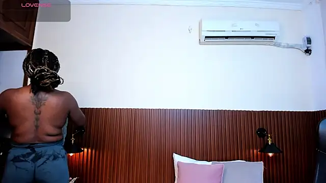 Snapshot of chanel_brunette chatting on 02/17/25, 05:53 chanel brunette online show from 02/17/25, 05:53