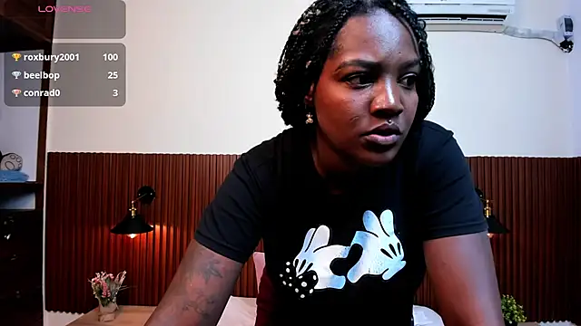 Snapshot of chanel_brunette chatting on 03/03/25, 05:50 chanel brunette online show from 03/03/25, 05:50