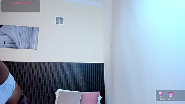 Snapshot of chanel_brunette chatting on 03/10/25, 06:12 chanel brunette online show from 03/10/25, 06:12