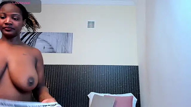 Snapshot of chanel_brunette chatting on 03/11/25, 06:41 chanel brunette online show from 03/11/25, 06:41