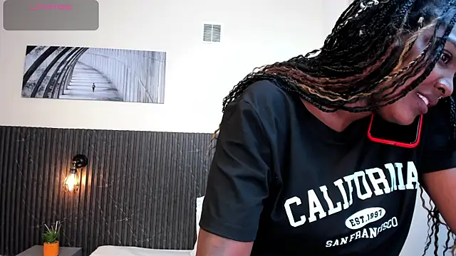 Snapshot of chanel_brunette chatting on 03/14/25, 06:18 chanel brunette online show from 03/14/25, 06:18