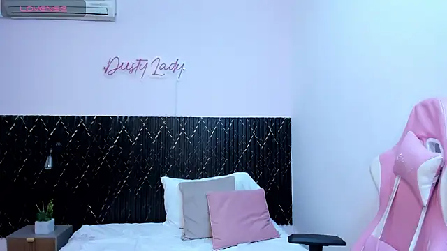 Snapshot of chanel_brunette chatting on 03/21/25, 11:56 chanel brunette online show from 03/21/25, 11:56