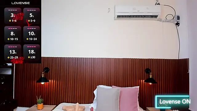 Snapshot of chanel_brunette chatting on 10/03/25, 11:07 chanel brunette online show from 10/03/25, 11:07