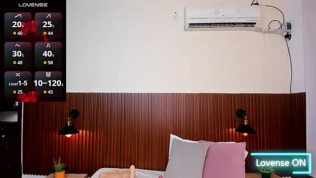 Snapshot of chanel_brunette chatting on 10/04/25, 11:19 chanel brunette online show from 10/04/25, 11:19