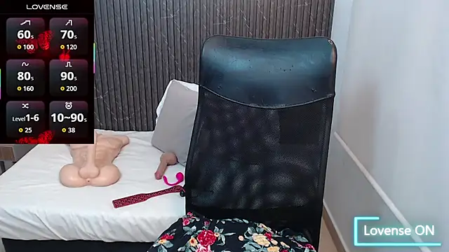 Snapshot of chanel_brunette chatting on 11/28/25, 06:54 chanel brunette online show from 11/28/25, 06:54