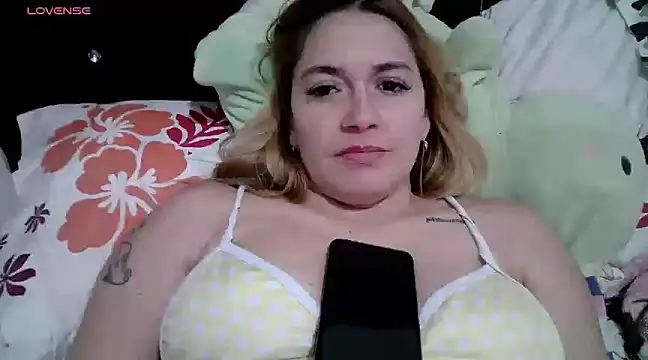 Snapshot of Izury_Blondee chatting on 01/18/25, 03:20 Izury Blondee online show from 01/18/25, 03:20