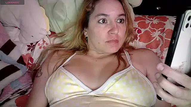 Snapshot of Izury_Blondee chatting on 02/11/25, 04:22 Izury Blondee online show from 02/11/25, 04:22