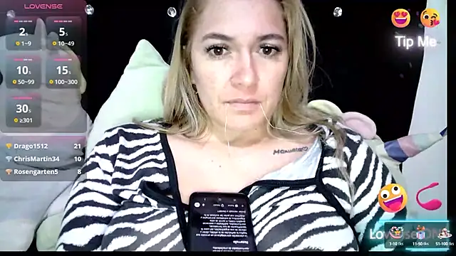 Snapshot of Izury_Blondee chatting on 03/13/25, 02:49 Izury Blondee online show from 03/13/25, 02:49