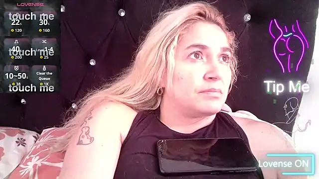 Izury Blondee online show from 11/04/25, 06:07