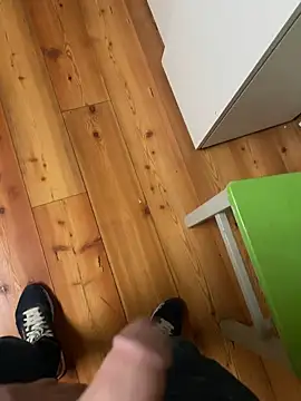 Snapshot of Edosxxl chatting on 01/15/25, 05:08 Edosxxl online show from 01/15/25, 05:08