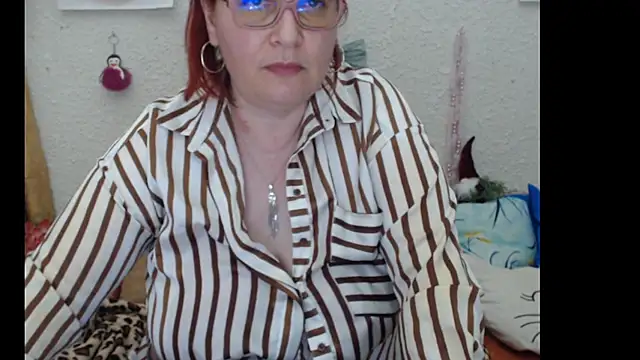 Snapshot of PlayfullMature chatting on 10/25/25, 10:04 PlayfullMature online show from 10/25/25, 10:04