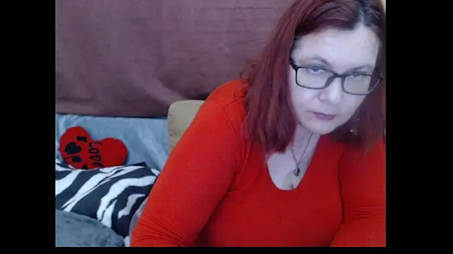 Snapshot of PlayfullMature chatting on 04/19/26, 06:10 PlayfullMature online show from 04/19/26, 06:10