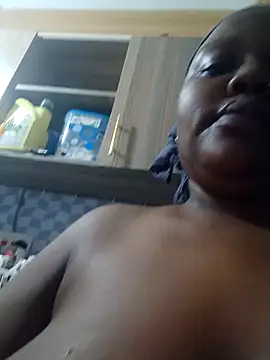 queennapal online show from 04/13/26, 10:15