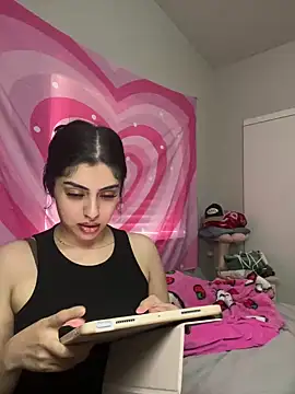 Snapshot of ThickerThanYoBitch chatting on 01/18/25, 03:38 ThickerThanYoBitch online show from 01/18/25, 03:38