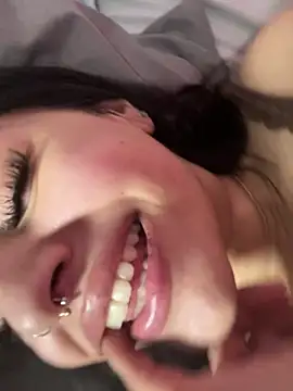 Snapshot of ThickerThanYoBitch chatting on 01/18/25, 06:43 ThickerThanYoBitch online show from 01/18/25, 06:43