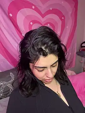 Snapshot of ThickerThanYoBitch chatting on 01/25/25, 12:58 ThickerThanYoBitch online show from 01/25/25, 12:58