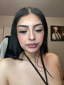 Snapshot of ThickerThanYoBitch chatting on 10/12/25, 07:07 ThickerThanYoBitch online show from 10/12/25, 07:07