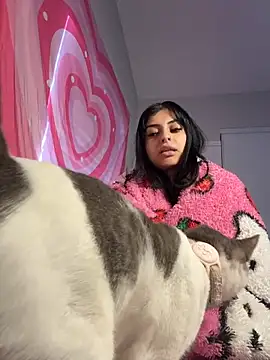 Snapshot of ThickerThanYoBitch chatting on 10/17/25, 02:30 ThickerThanYoBitch online show from 10/17/25, 02:30