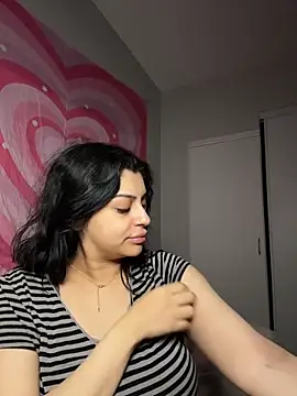 Snapshot of ThickerThanYoBitch chatting on 02/15/26, 11:41 ThickerThanYoBitch online show from 02/15/26, 11:41