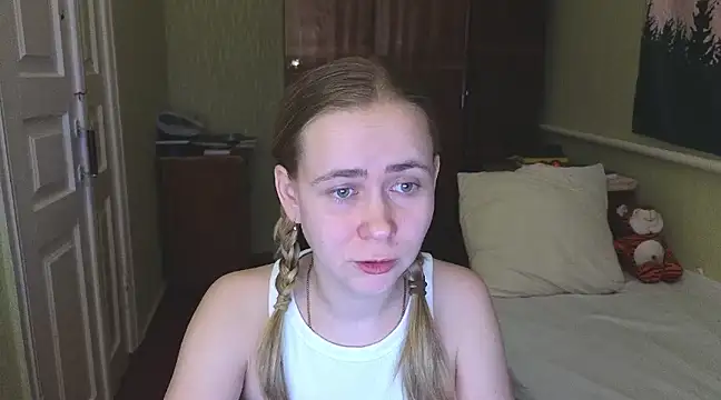 Snapshot of Riley_Roo chatting on 02/14/25, 05:36 Riley Roo online show from 02/14/25, 05:36