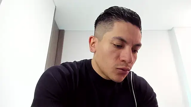 Snapshot of aquiles_51 chatting on 06/02/26, 06:32 aquiles 51 online show from 06/02/26, 06:32