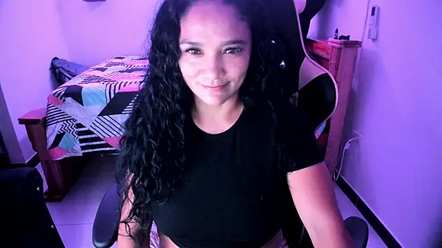 Snapshot of rayza_mature_154 chatting on 11/11/25, 01:49 rayza mature 154 online show from 11/11/25, 01:49