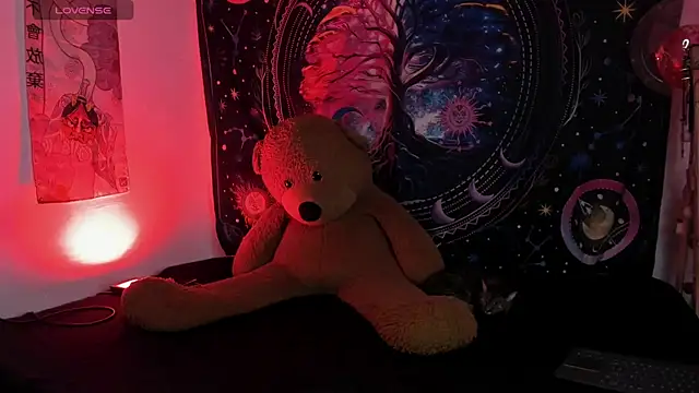 Snapshot of Elena-Rosse chatting on 10/28/25, 11:18 Elena-Rosse online show from 10/28/25, 11:18