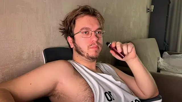 Snapshot of kiopiggy chatting on 11/06/25, 06:47 kiopiggy online show from 11/06/25, 06:47