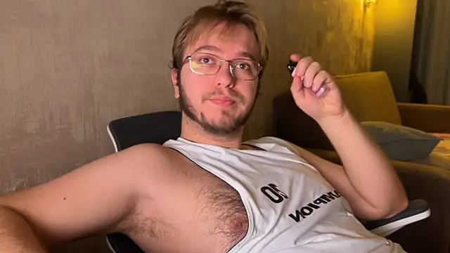 Snapshot of kiopiggy chatting on 11/09/25, 07:06 kiopiggy online show from 11/09/25, 07:06