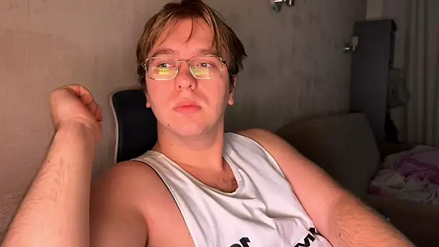 Snapshot of kiopiggy chatting on 11/11/25, 05:18 kiopiggy online show from 11/11/25, 05:18