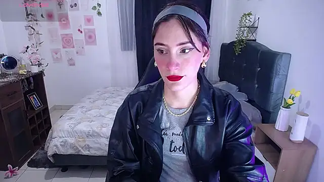 Snapshot of IsaBaileys_ chatting on 07/15/26, 05:02 IsaBaileys online show from 07/15/26, 05:02