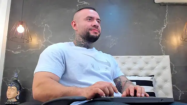 Snapshot of BruceDallas chatting on 12/06/24, 12:02 BruceDallas online show from 12/06/24, 12:02