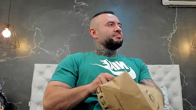 Snapshot of BruceDallas chatting on 12/14/24, 12:44 BruceDallas online show from 12/14/24, 12:44