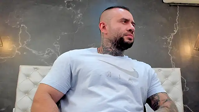 Snapshot of BruceDallas chatting on 12/15/24, 01:46 BruceDallas online show from 12/15/24, 01:46