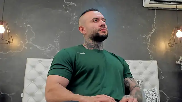 Snapshot of BruceDallas chatting on 12/17/24, 08:43 BruceDallas online show from 12/17/24, 08:43