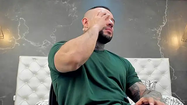 Snapshot of BruceDallas chatting on 12/17/24, 11:59 BruceDallas online show from 12/17/24, 11:59